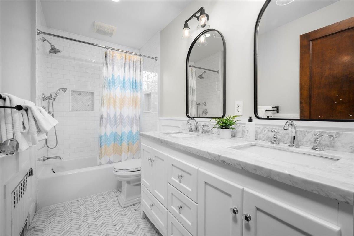 Bathroom, Dual Sink Vanities, Interior