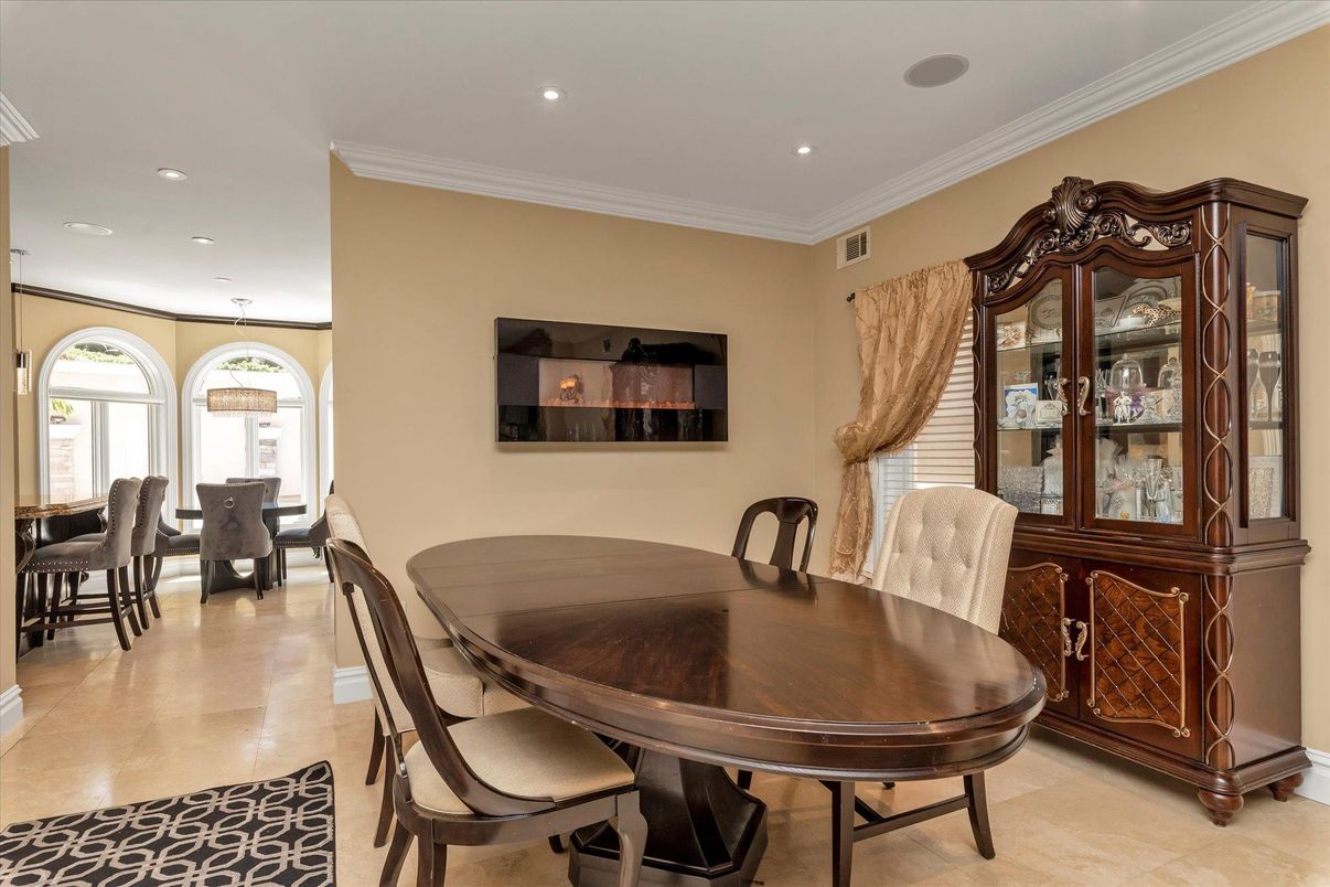 Dining room, Interior, Recessed Lighting