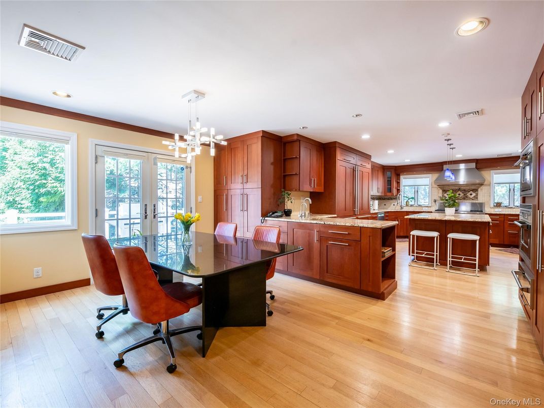 Dining room, Interior, Kitchen, Pendant Lights, Recessed Lighting, Wood Texture Flooring