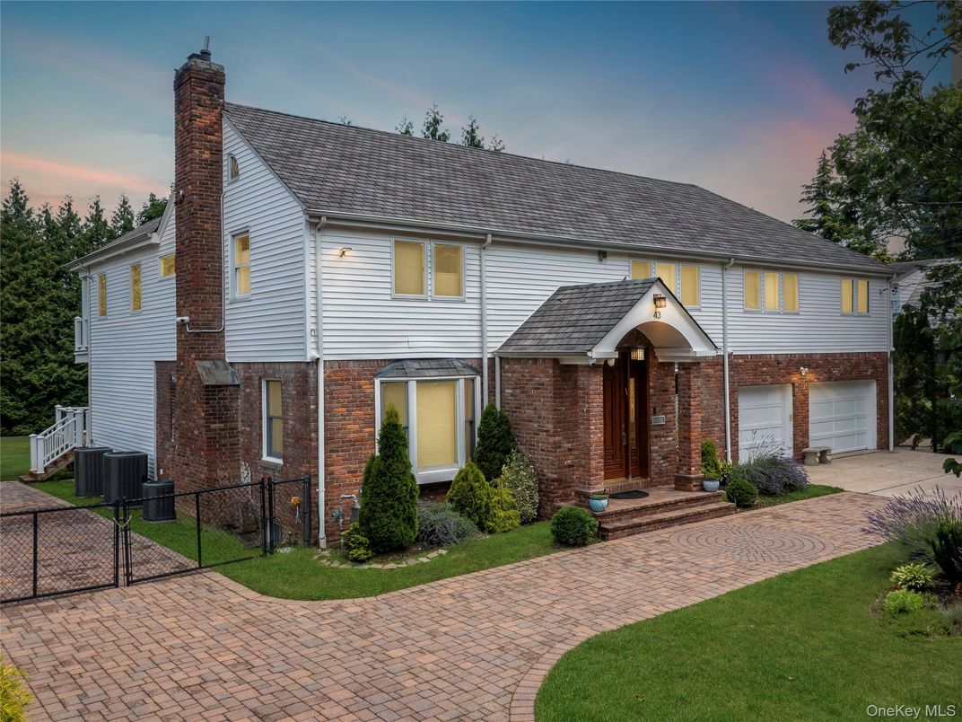 Attached, Exterior, Facade, Brick Facade, Raised Ranch