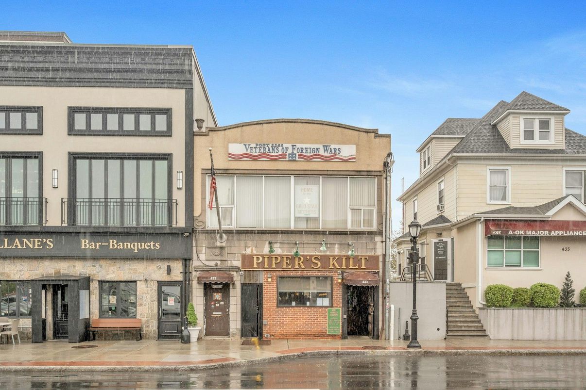 Exterior, Facade, Rowhouse