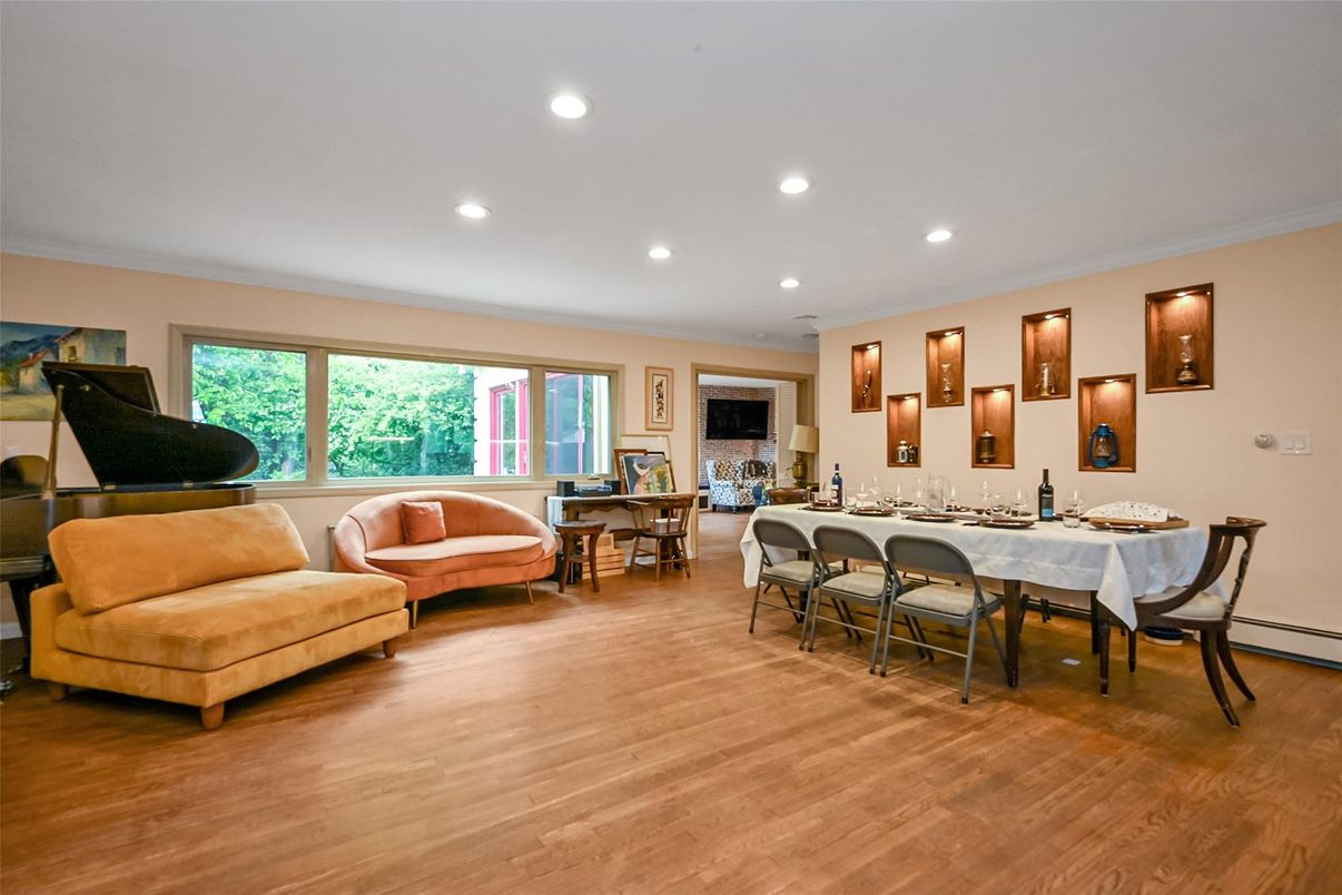 Dining room, Interior, Living room, Recessed Lighting, Wood Texture Flooring