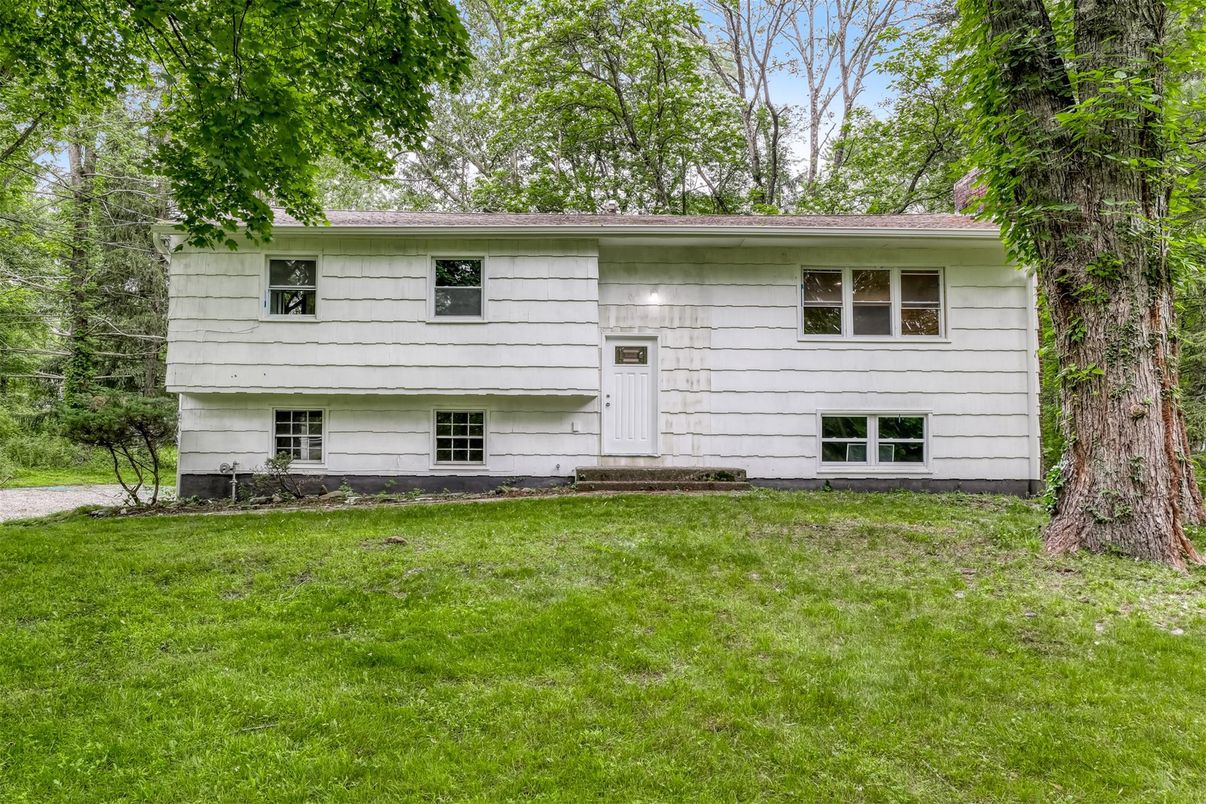 Backyard, Exterior, Facade, Raised Ranch