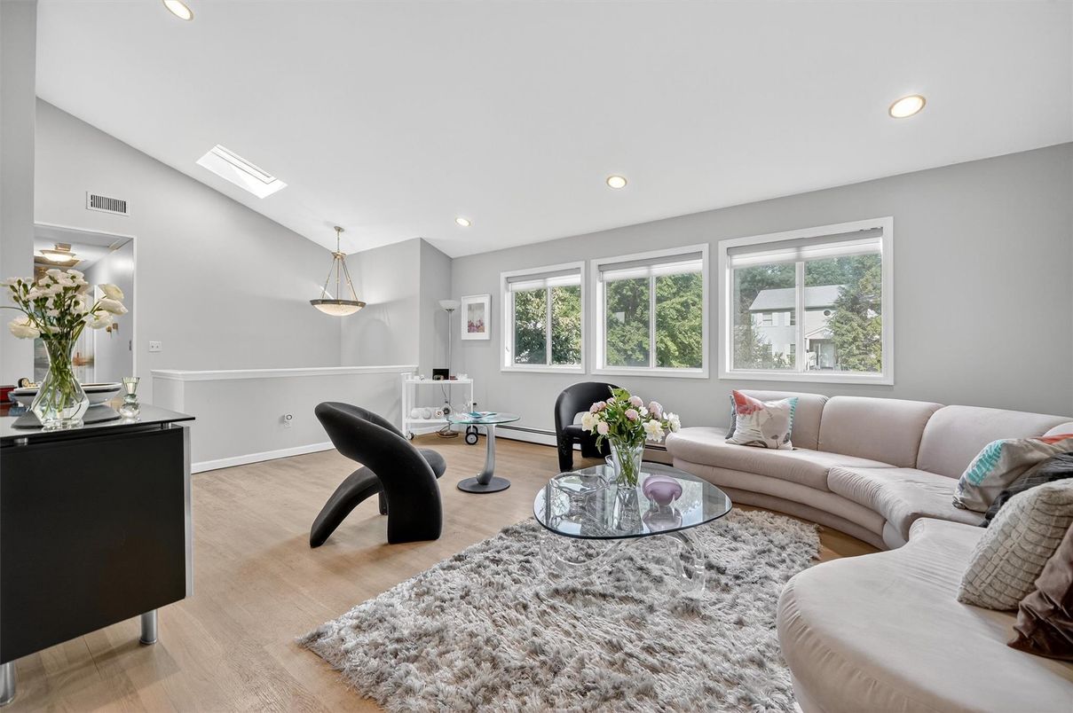 Interior, Living room, Pendant Lights, Recessed Lighting, Wood Texture Flooring