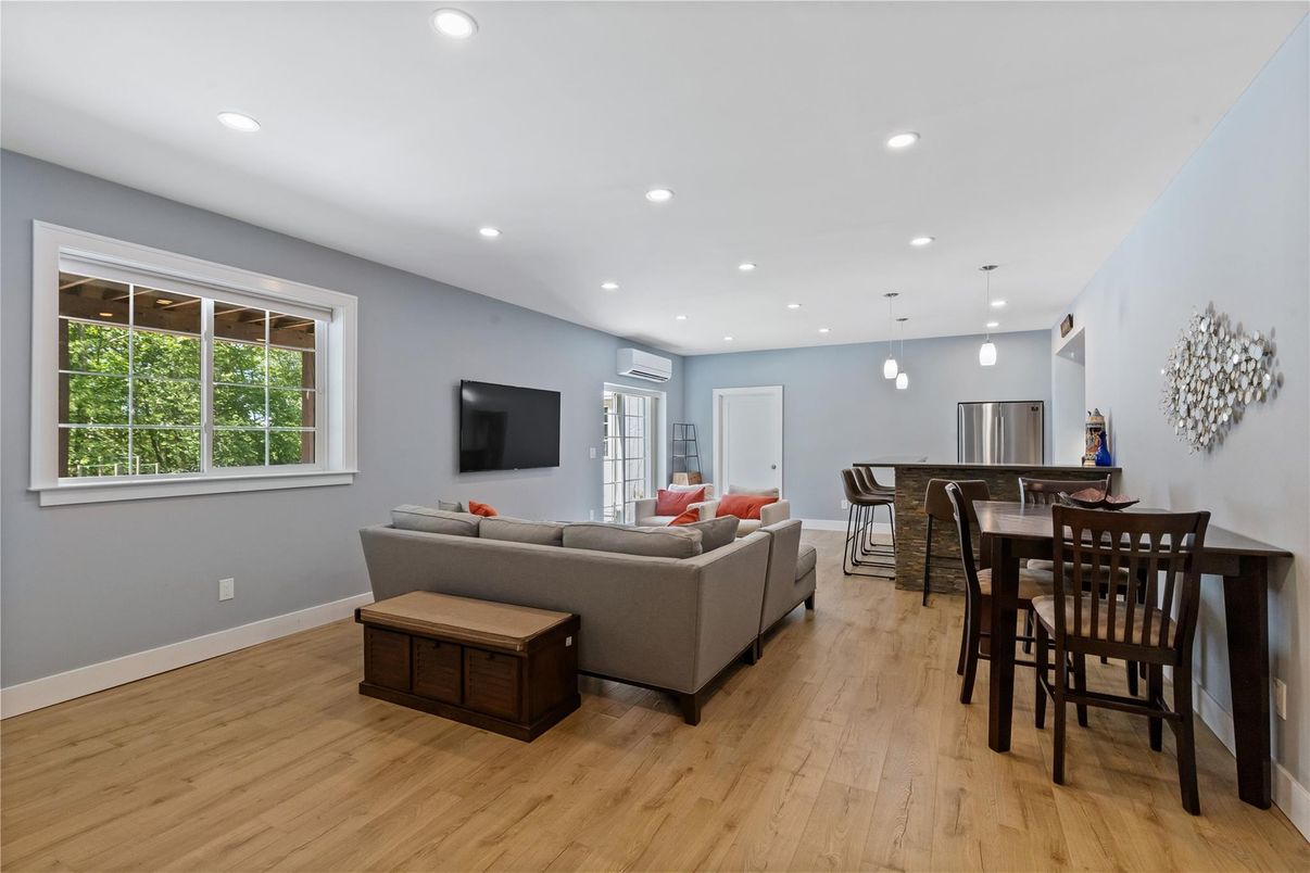Dining room, Interior, Living room, Pendant Lights, Recessed Lighting, Wood Texture Flooring