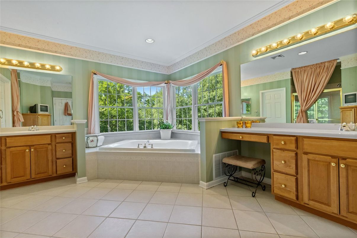 Bathroom, Interior, Recessed Lighting