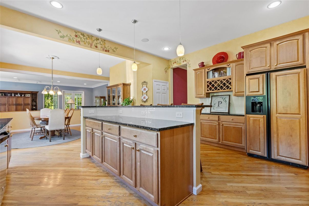 Dining room, Interior, Kitchen, Pendant Lights, Recessed Lighting, Wood Texture Flooring