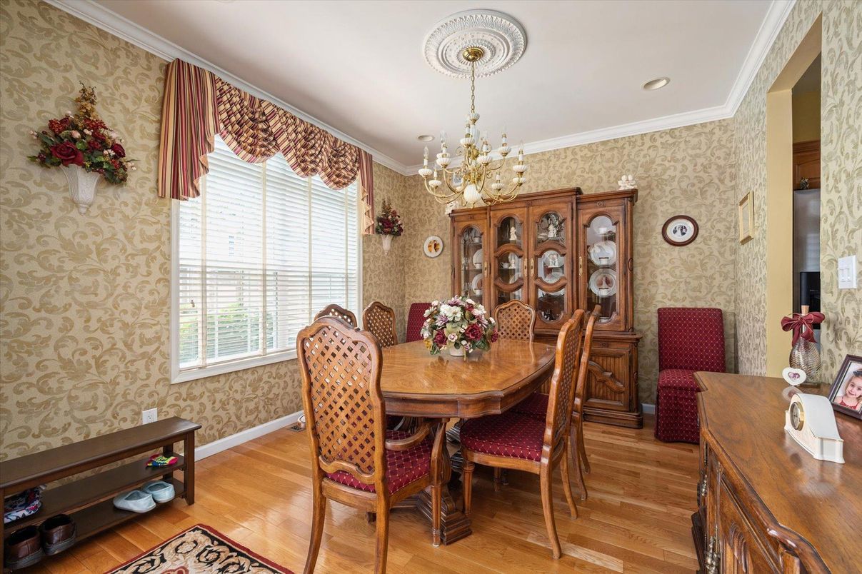 Chandelier, Dining room, Interior, Recessed Lighting, Wood Texture Flooring