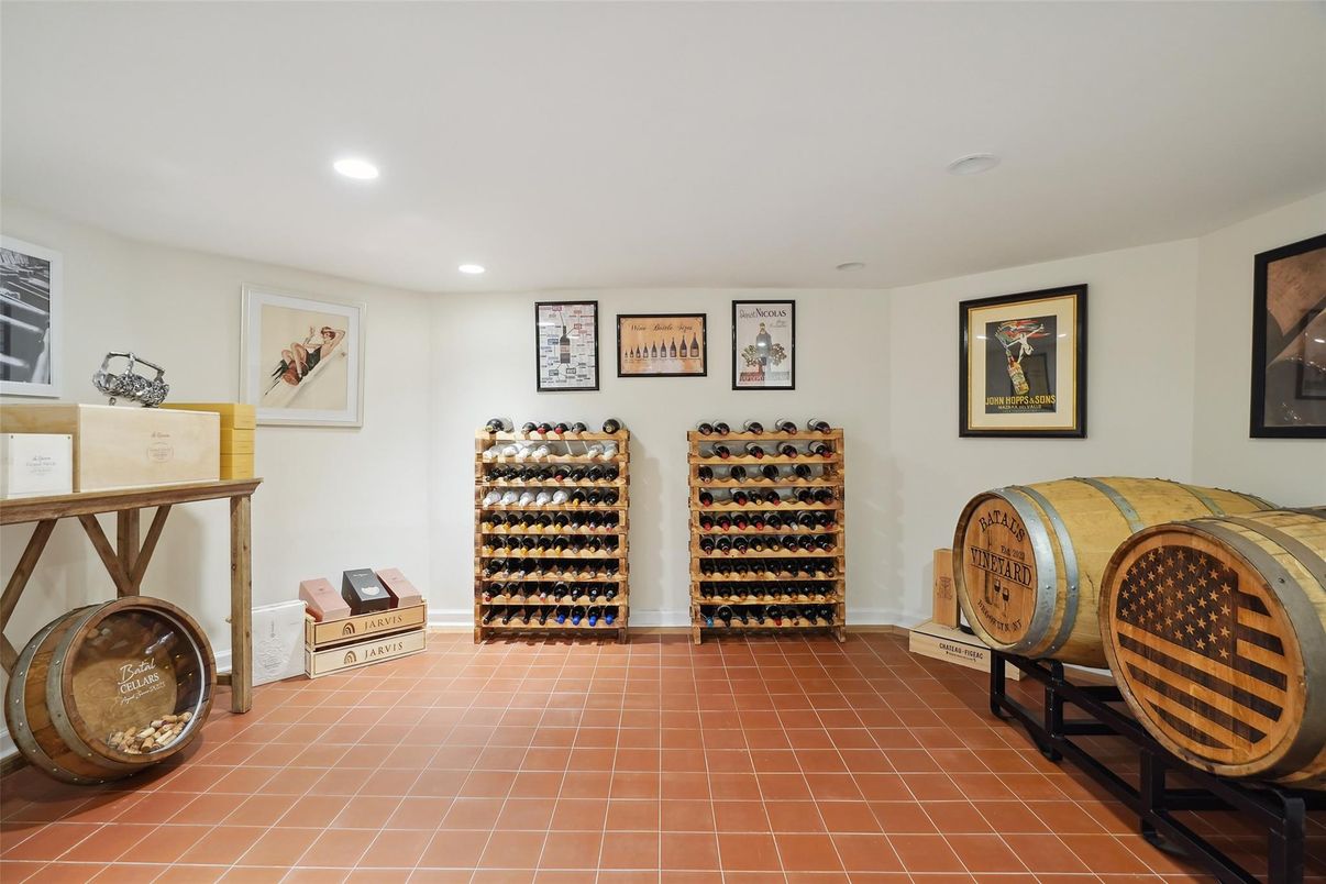 Interior, Recessed Lighting, Wine Storage