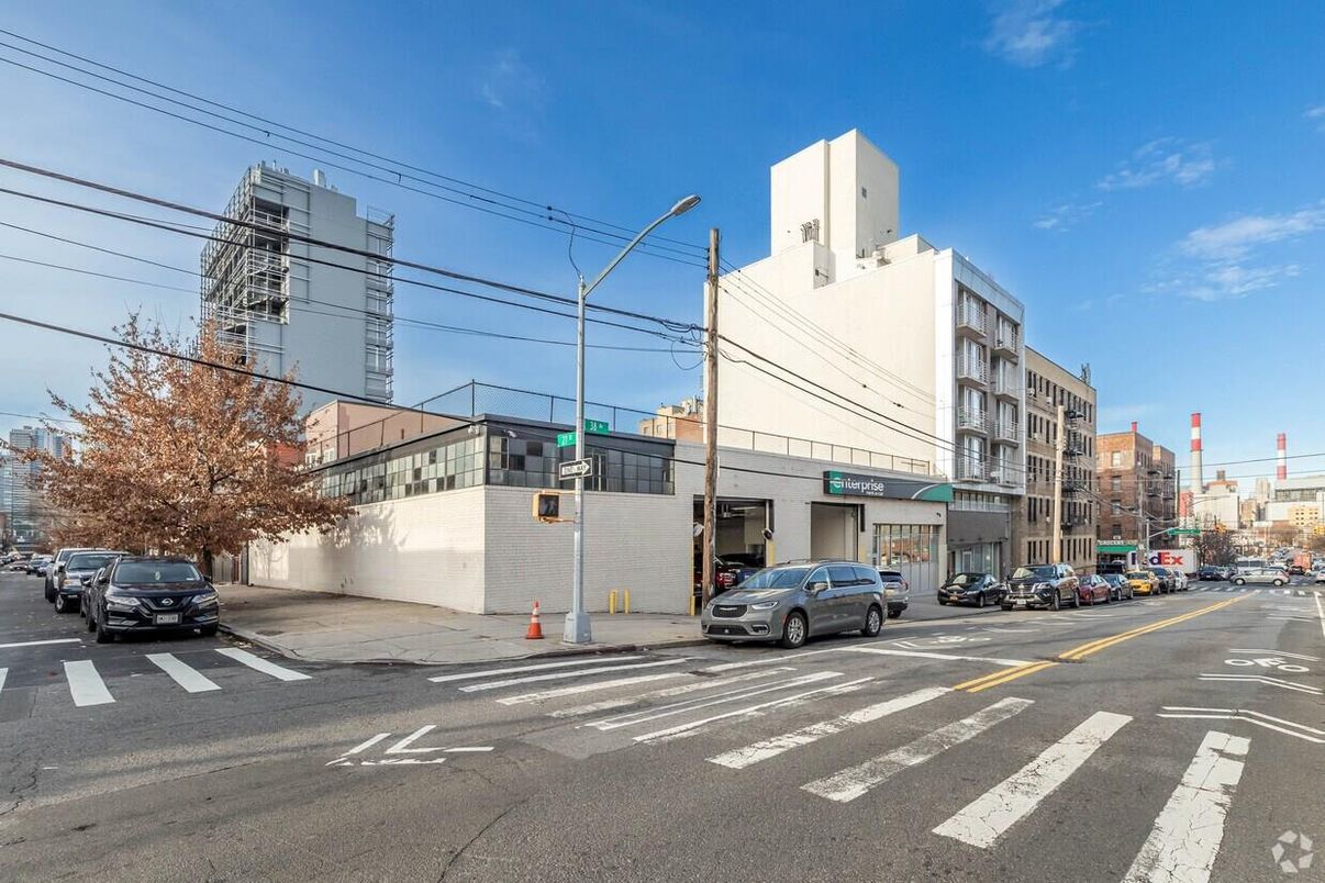 Exterior, Facade, Highrise