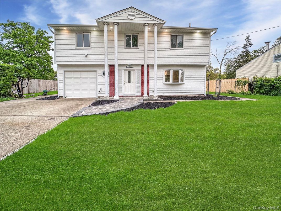 Attached, Exterior, Facade, Raised Ranch