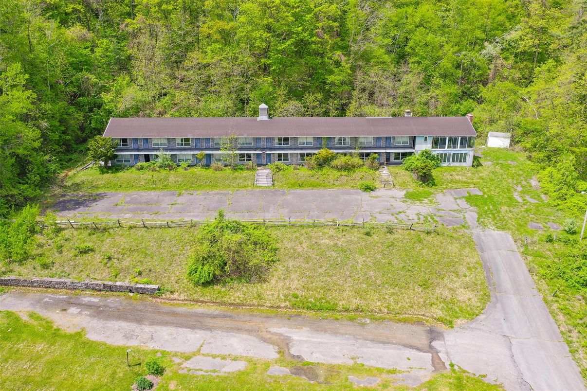 Exterior, Drone