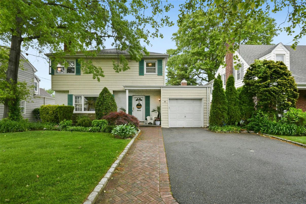 Attached, Exterior, Facade, Raised Ranch