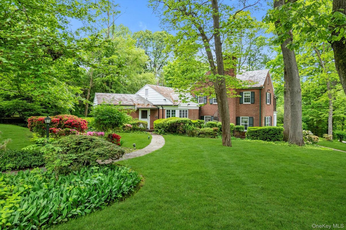 Backyard, Exterior, Facade, Brick Facade, Cape Cod