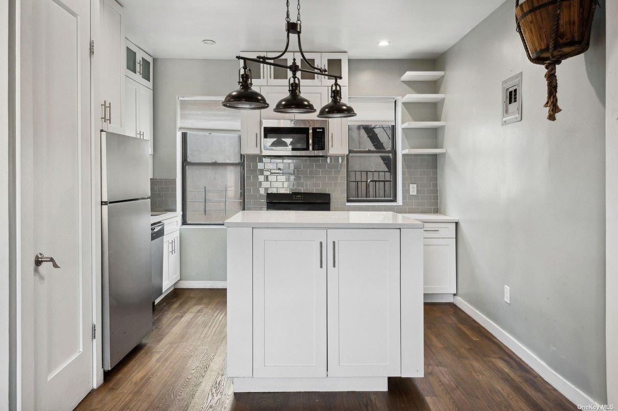 Interior, Kitchen, Pendant Lights, Recessed Lighting, Wood Texture Flooring
