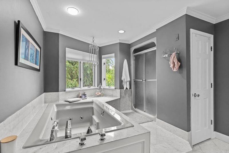 Bathroom, Interior, Marble, Pendant Lights, Recessed Lighting