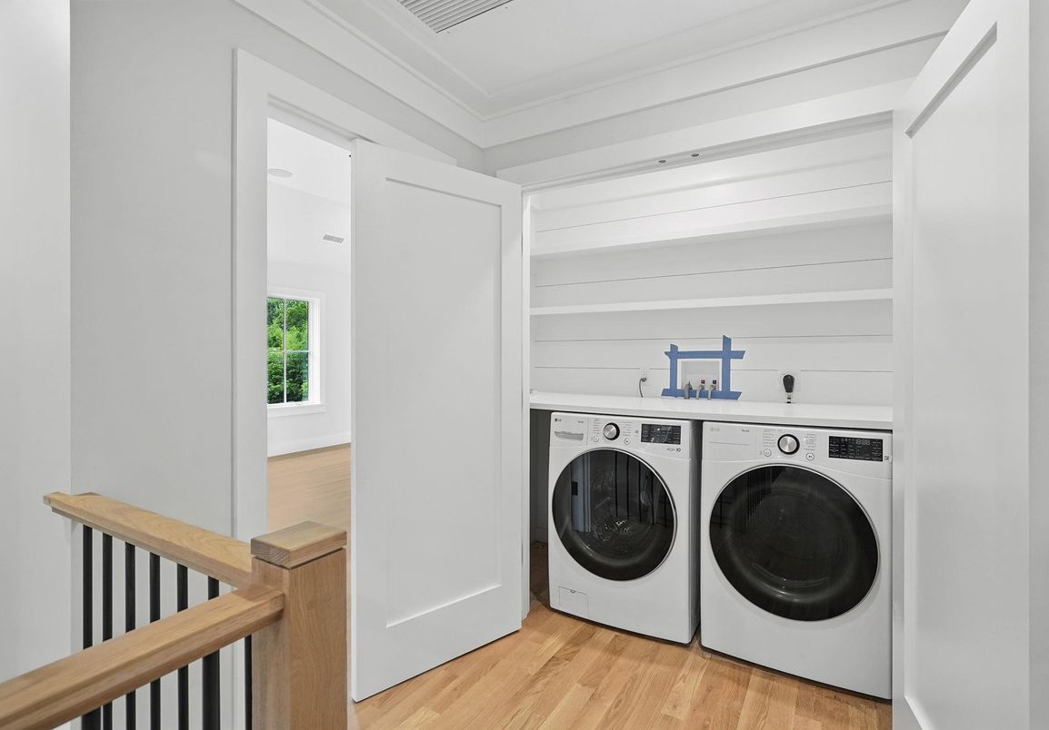 Interior, Utility Closets, Washer, Wood Texture Flooring