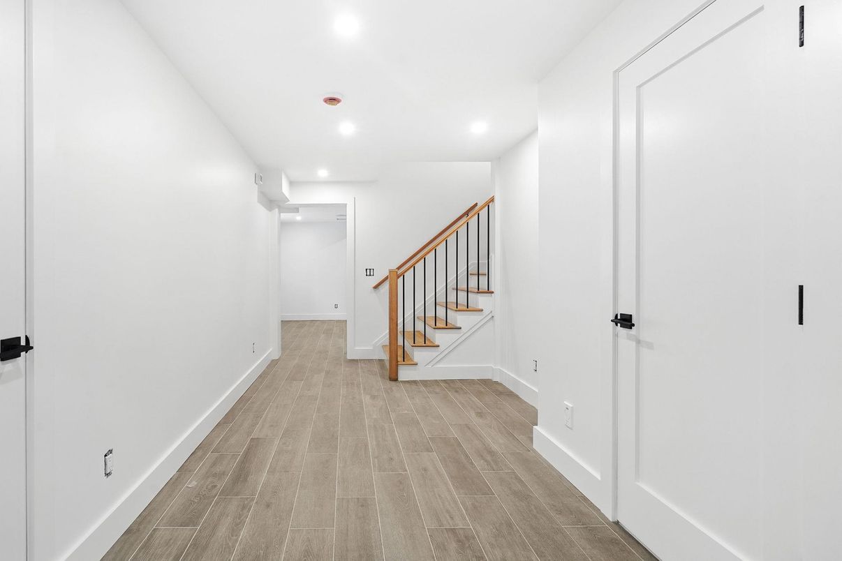 Interior, Recessed Lighting, Wood Texture Flooring