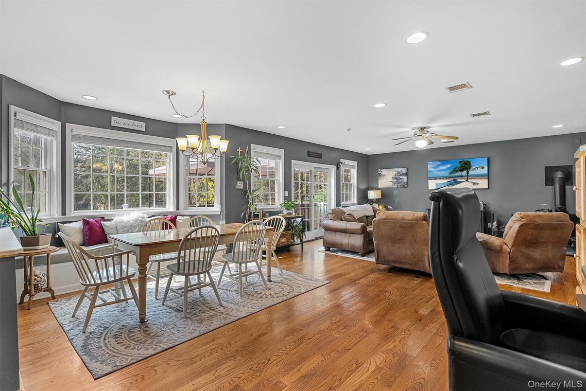 Chandelier, Dining room, Interior, Living room, Recessed Lighting, Wood Texture Flooring