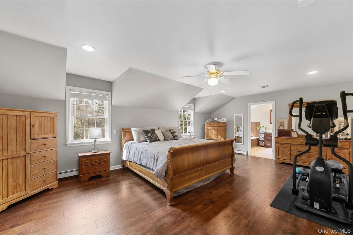 Bedroom, Fitness Equipment, Interior, Recessed Lighting, Wood Texture Flooring