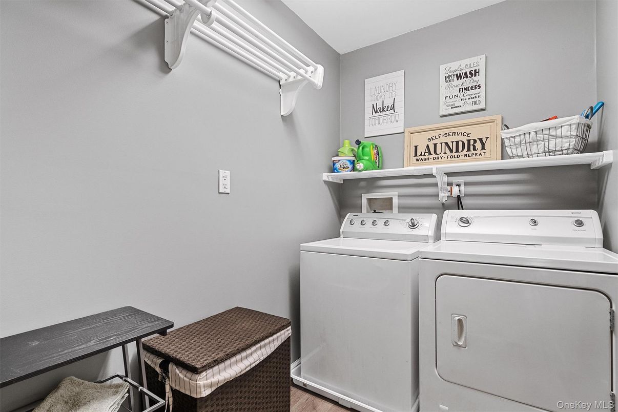 Interior, Washer, Wood Texture Flooring