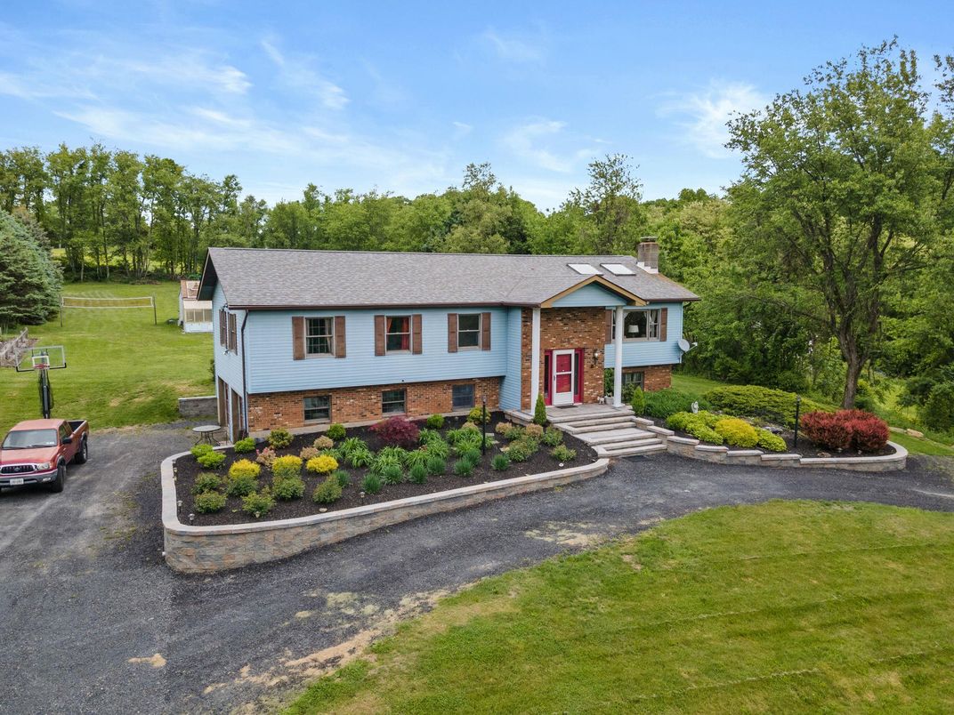 Exterior, Facade, Brick Facade, Raised Ranch