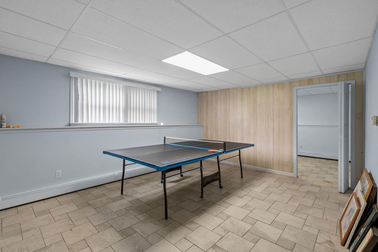 Game Room, Interior, Wooden Walls