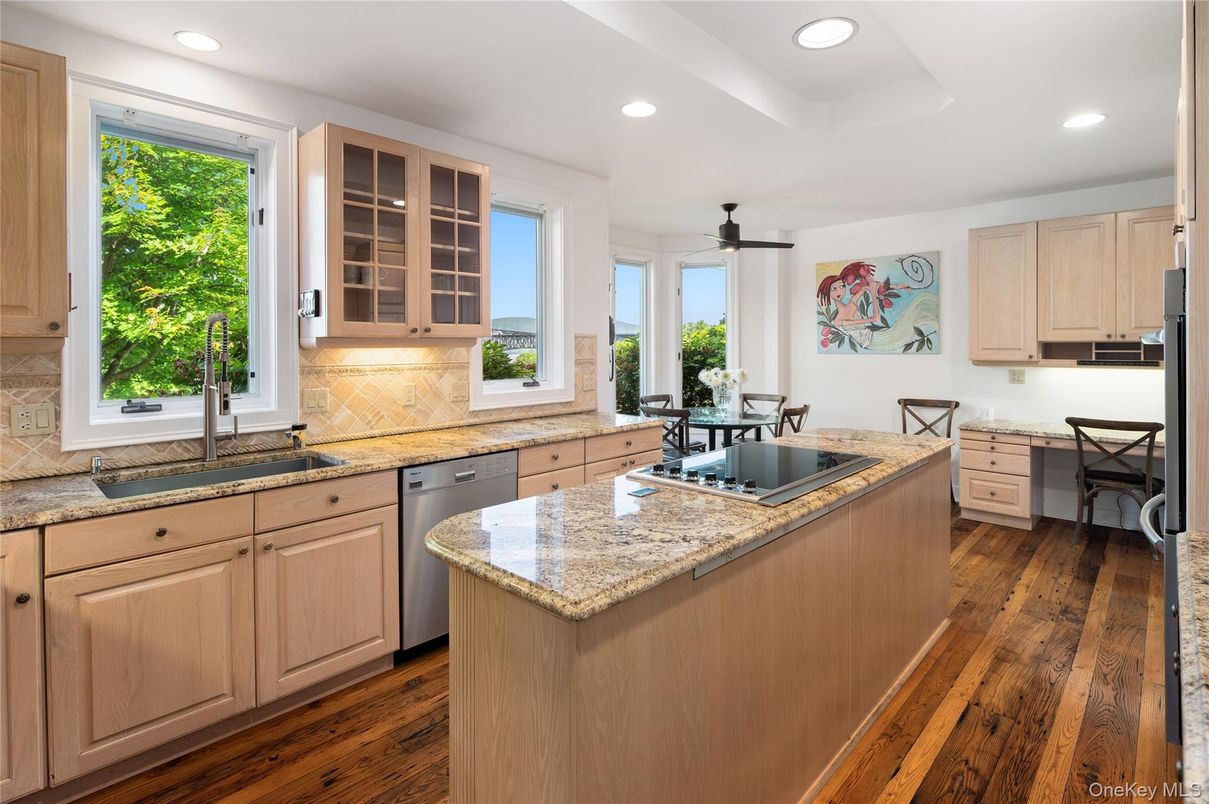 Dining room, Interior, Kitchen, Recessed Lighting, Wood Texture Flooring