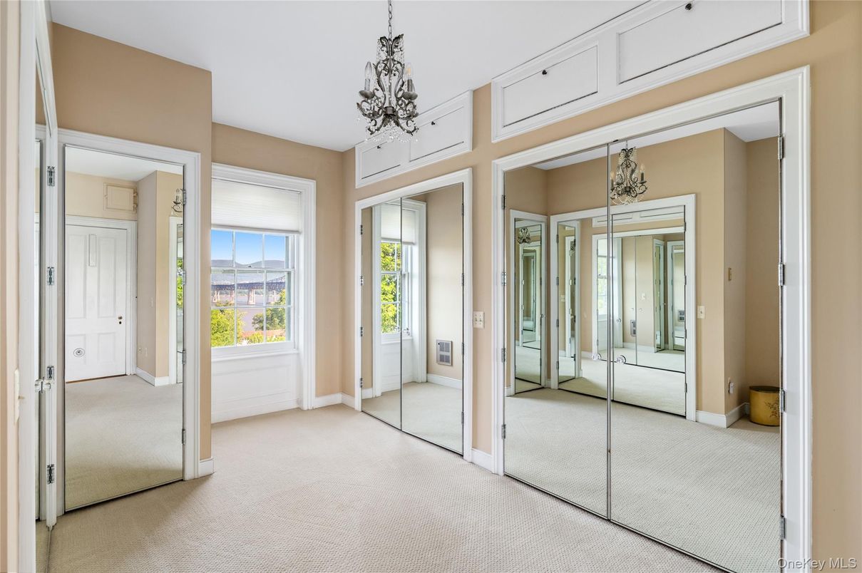 Chandelier, Empty room, Interior