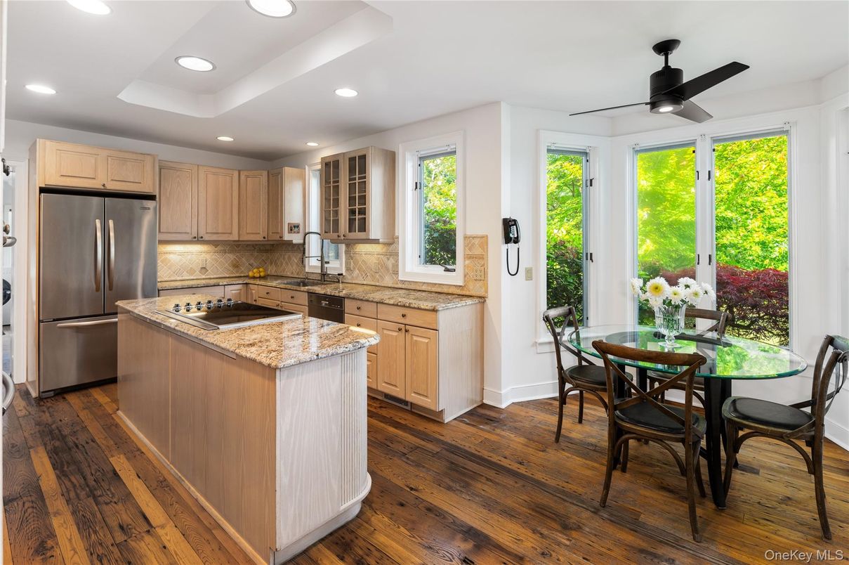 Dining room, Interior, Kitchen, Recessed Lighting, Stainless Steel Appliances, Wood Texture Flooring