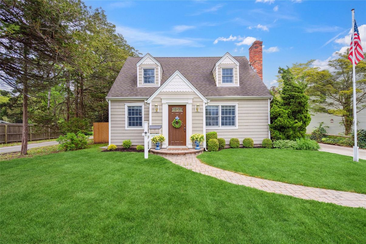 Exterior, Facade, Cape Cod