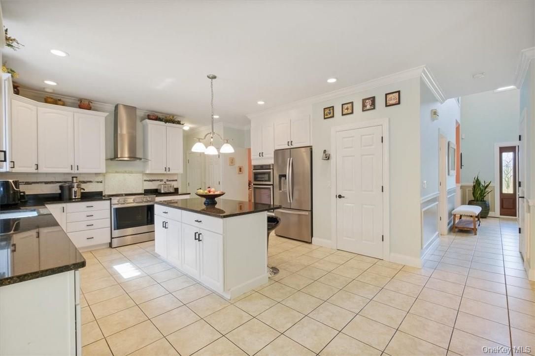 Interior, Kitchen, Pendant Lights, Recessed Lighting, Stainless Steel Appliances