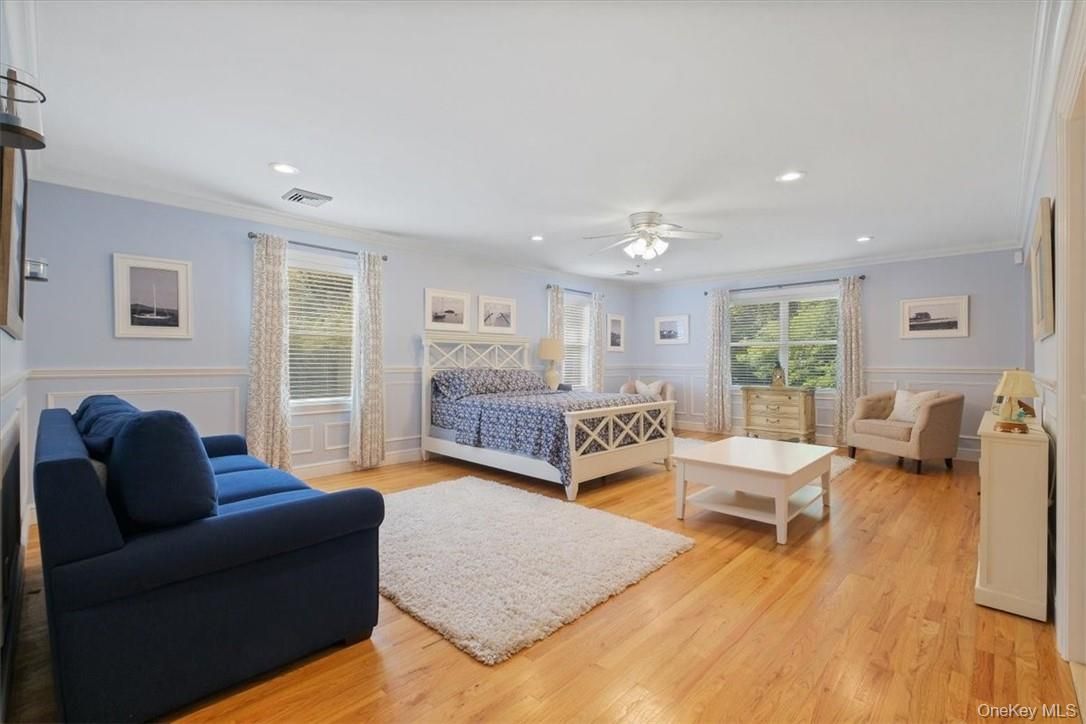 Bedroom, Interior, Living room, Recessed Lighting, Wood Texture Flooring