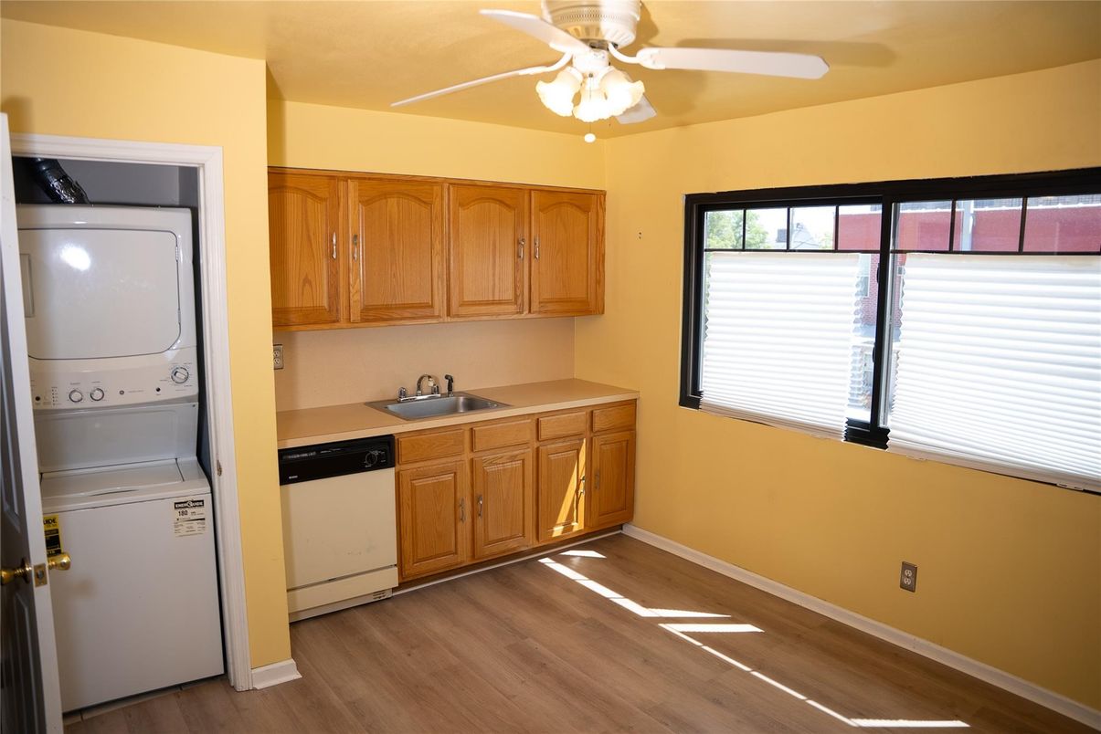 Interior, Kitchen, Washer, Wood Texture Flooring
