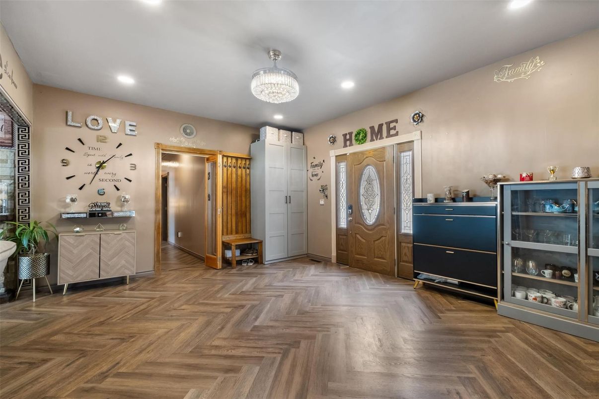 Chandelier, Interior, Recessed Lighting, Wood Texture Flooring
