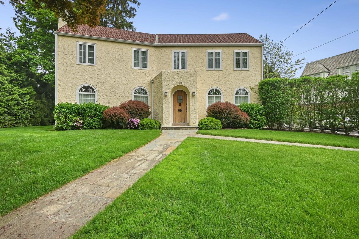 Backyard, Exterior, Facade, Brick Facade, French Provincial