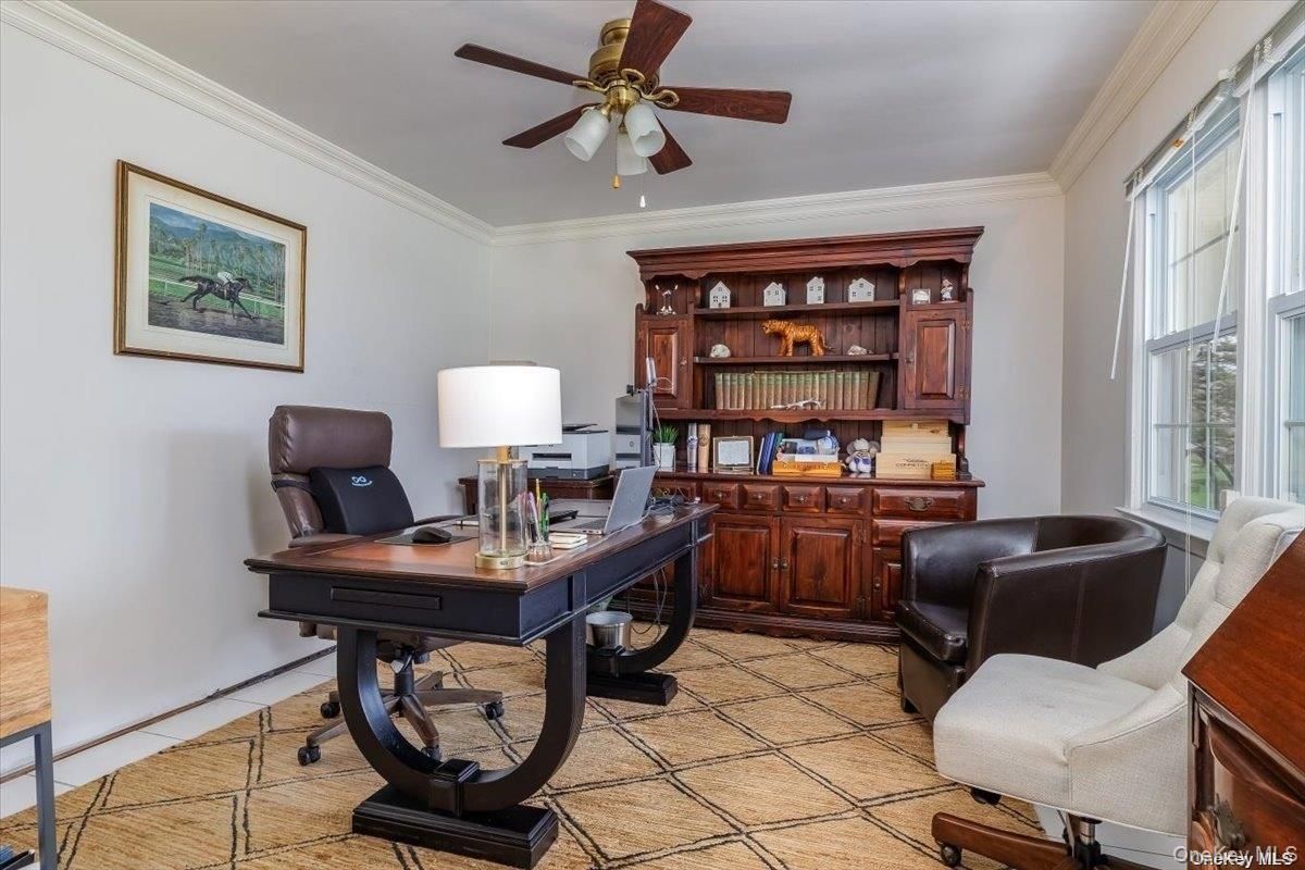 Home Office, Interior