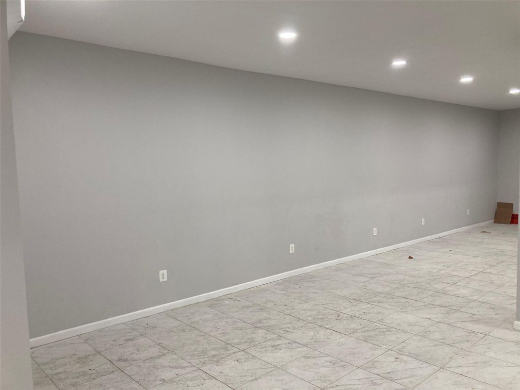 Empty room, Interior, Marble, Recessed Lighting