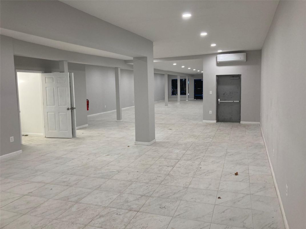Empty room, Interior, Marble, Recessed Lighting