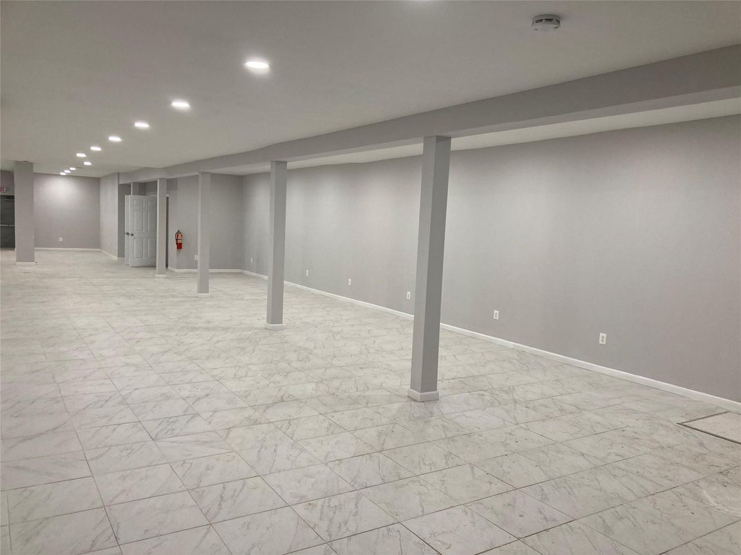 Empty room, Interior, Marble, Recessed Lighting