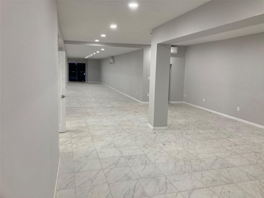 Empty room, Interior, Marble, Recessed Lighting