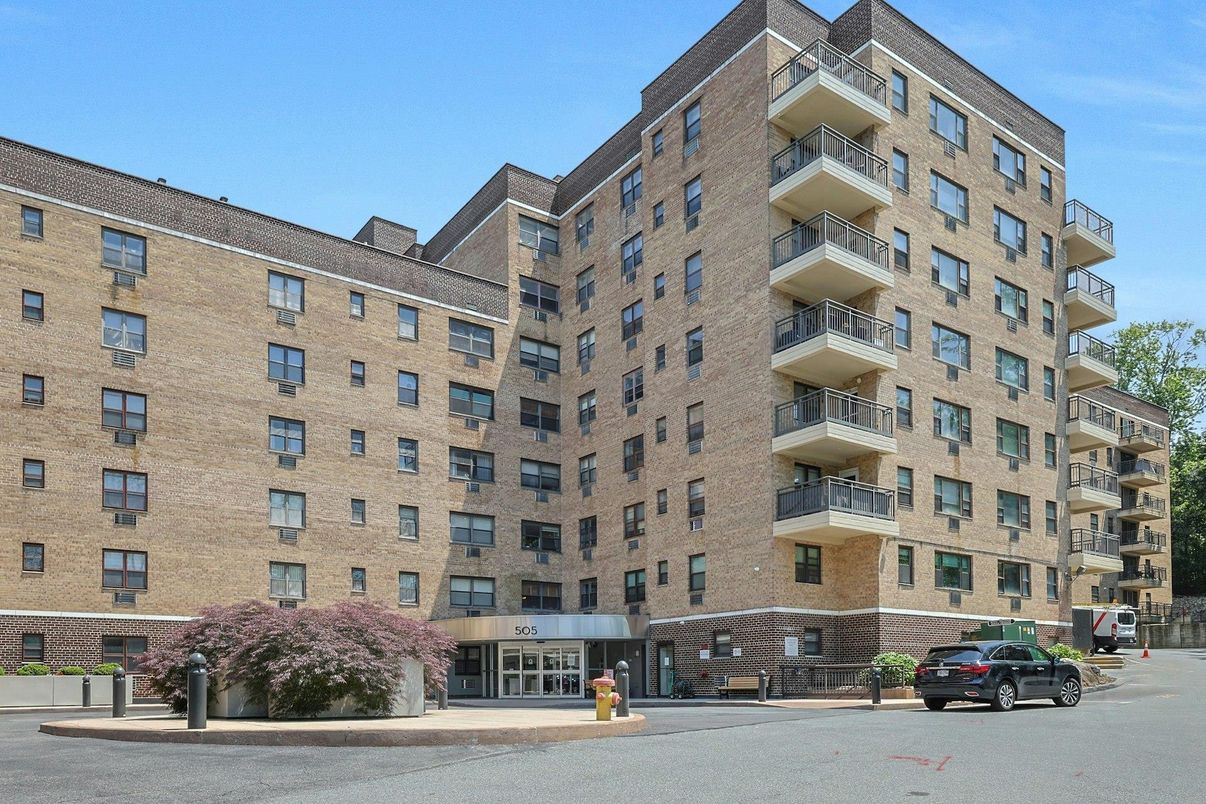 Exterior, Facade, Condo Building