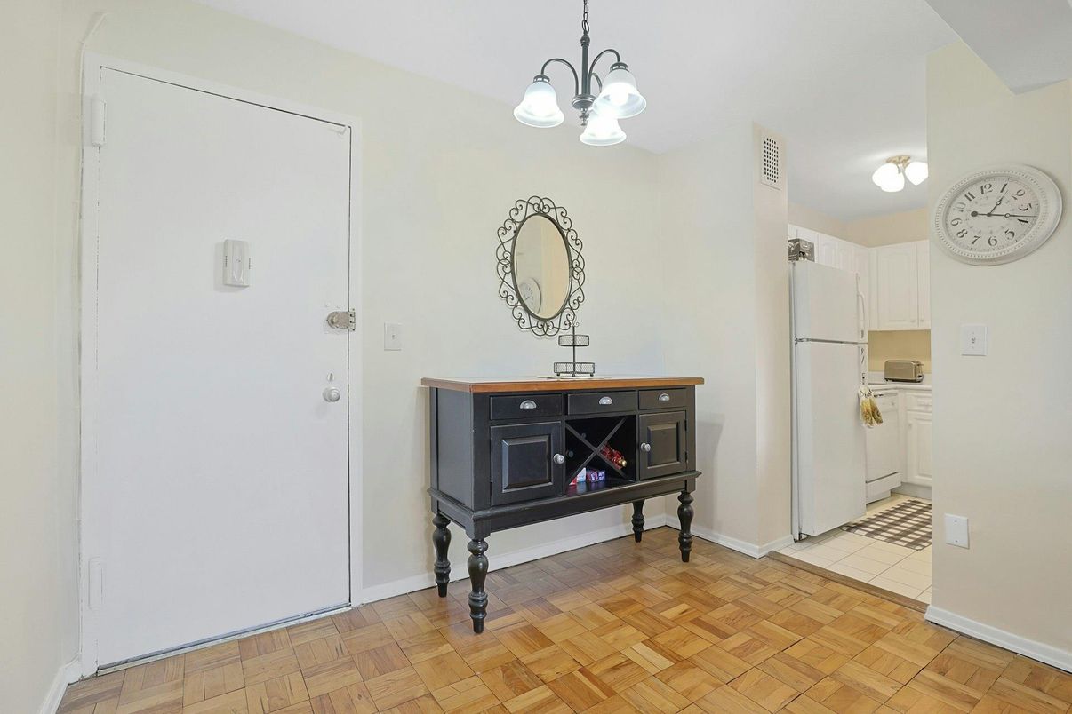 Chandelier, Interior, Kitchen, Wood Texture Flooring