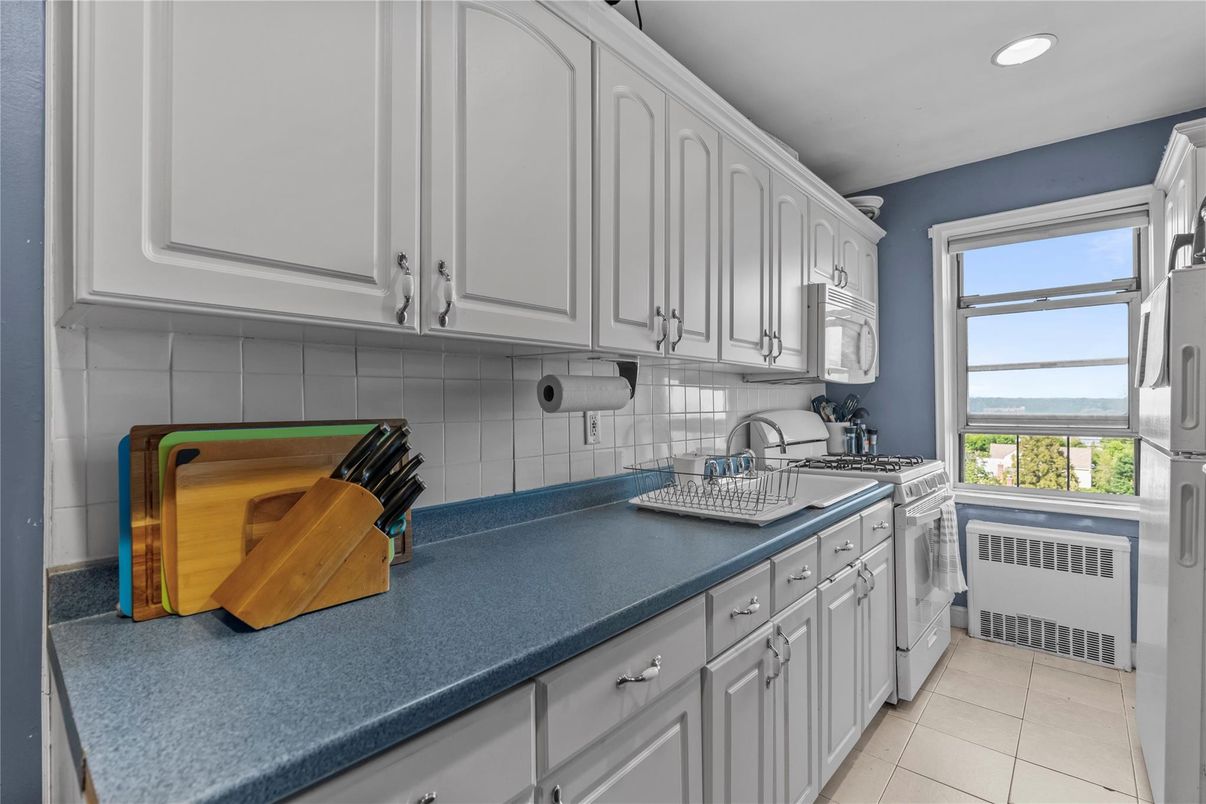 Interior, Kitchen, Recessed Lighting, Water