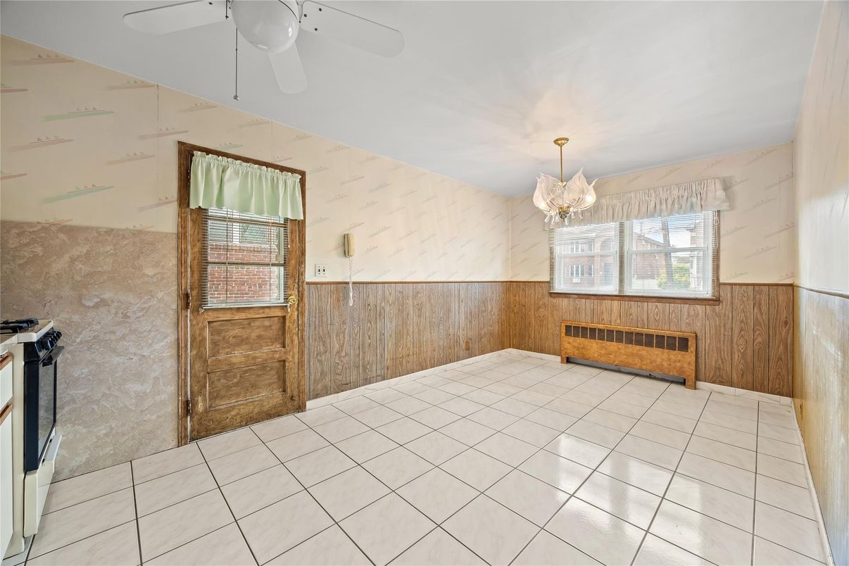 Chandelier, Empty room, Interior