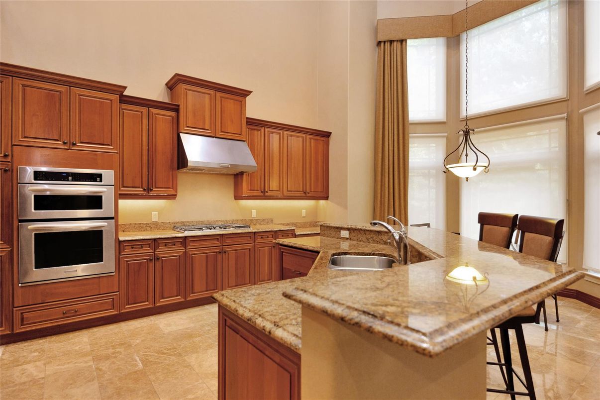 Dining room, Interior, Kitchen, Pendant Lights, Stainless Steel Appliances
