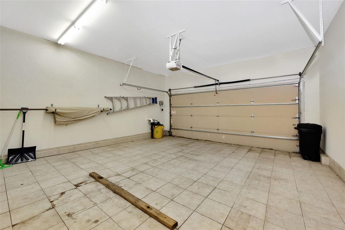 Garage, Interior