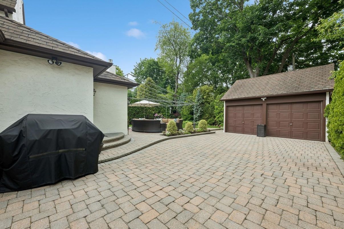 Detached Garage, Exterior