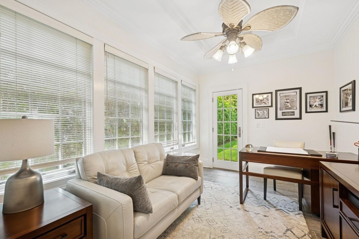Home Office, Interior
