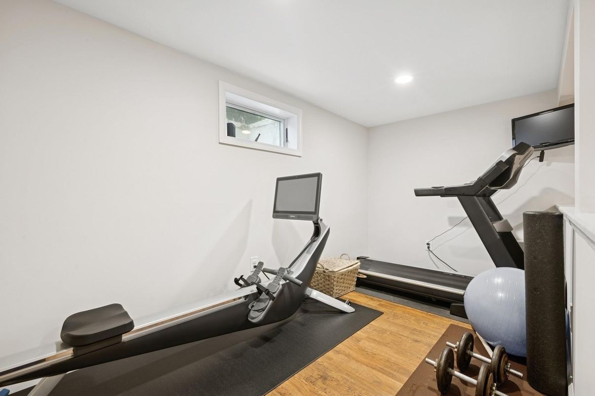 Fitness Equipment, Interior, Recessed Lighting, Wood Texture Flooring